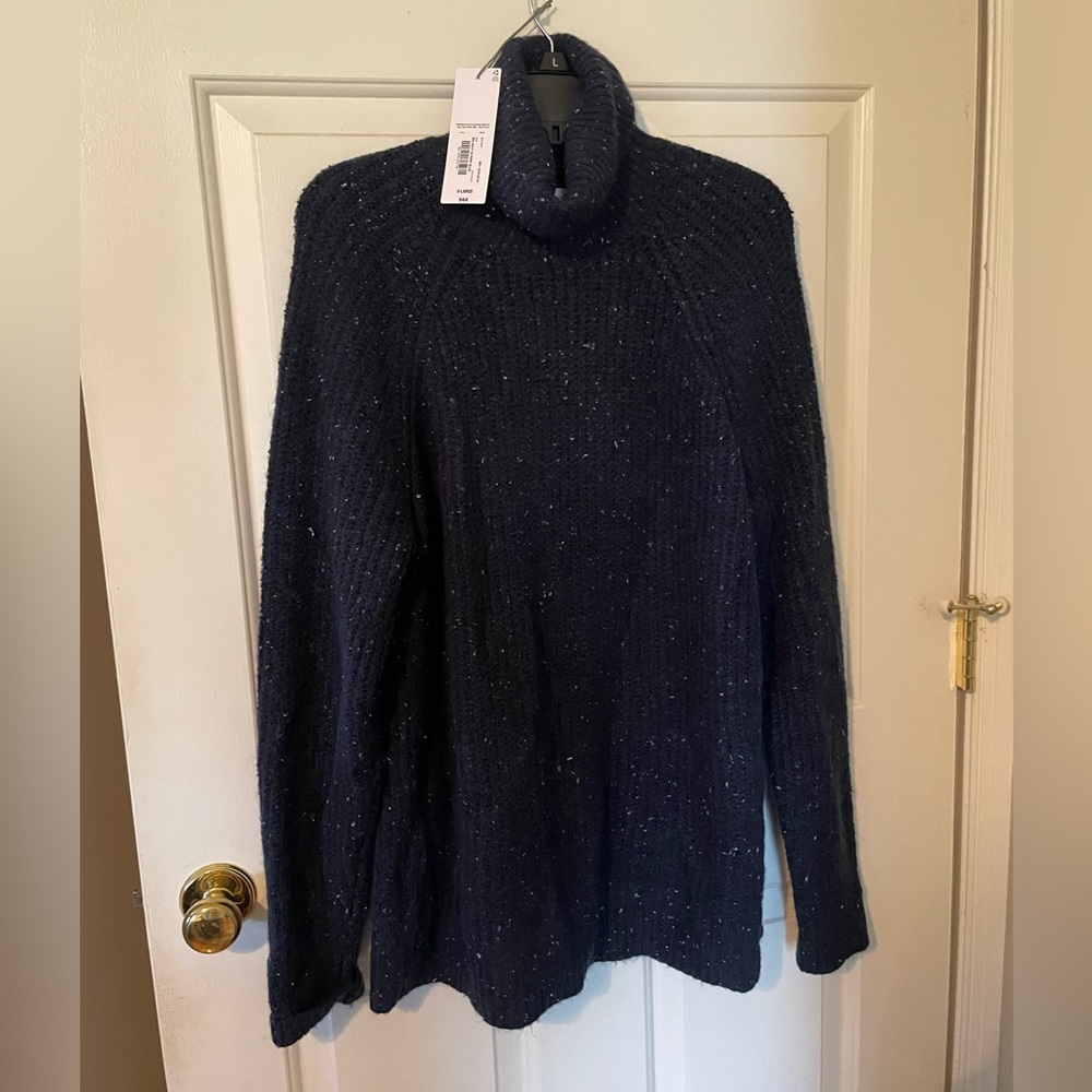 Pullover sweater.